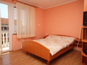 18976800-Ferienwohnung-2-Sukošan-300x225-4