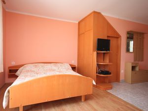 18976800-Ferienwohnung-2-Sukošan-300x225-5