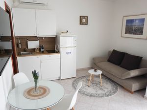 19056103-Ferienwohnung-4-Sukošan-300x225-2