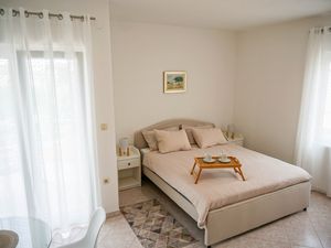 19056073-Ferienwohnung-2-Sukošan-300x225-3