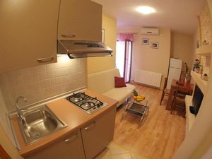 24009674-Ferienwohnung-2-Sukošan-300x225-3