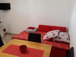 24014730-Ferienwohnung-4-Sukošan-300x225-1