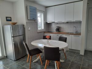 23928980-Ferienwohnung-4-Sukošan-300x225-1