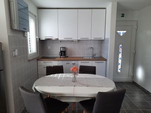 23928980-Ferienwohnung-4-Sukošan-300x225-3