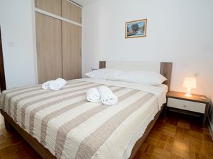 23928980-Ferienwohnung-4-Sukošan-300x225-5