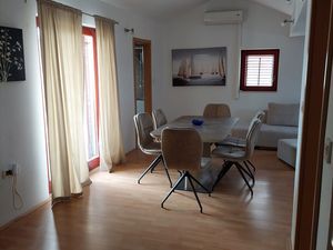 23931459-Ferienwohnung-6-Sukošan-300x225-3