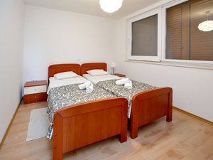 23932551-Ferienwohnung-7-Sukošan-300x225-3