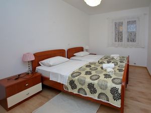 23932550-Ferienwohnung-5-Sukošan-300x225-4