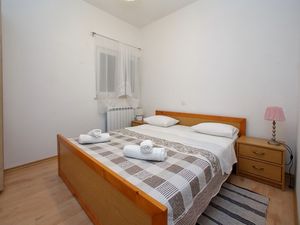 23932553-Ferienwohnung-3-Sukošan-300x225-4