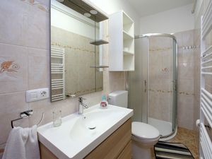 23932553-Ferienwohnung-3-Sukošan-300x225-5