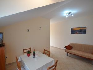 23932664-Ferienwohnung-4-Sukošan-300x225-3