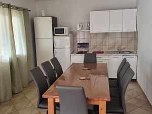 24014727-Ferienwohnung-8-Sukošan-300x225-4