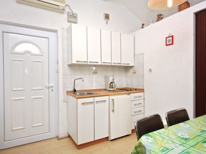 22947553-Ferienwohnung-4-Sukošan-300x225-3