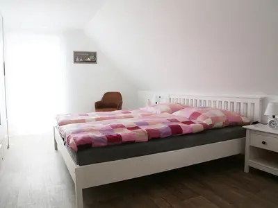 Schlafzimmer 1