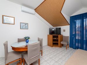 23134869-Ferienwohnung-0-Supetar-300x225-5