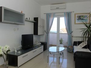 23946758-Ferienwohnung-6-Supetar-300x225-2