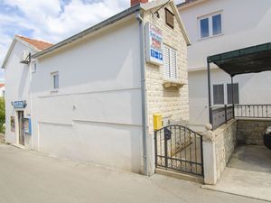 23946758-Ferienwohnung-6-Supetar-300x225-5