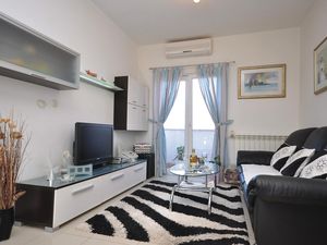 23731401-Ferienwohnung-6-Supetar-300x225-2