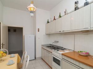 23732397-Ferienwohnung-4-Supetar-300x225-4