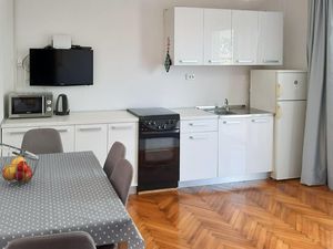 23740108-Ferienwohnung-4-Supetar-300x225-1