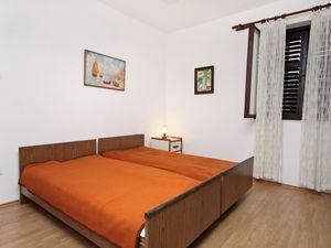 18322011-Ferienwohnung-6-Supetar-300x225-3