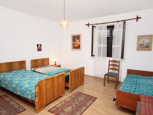 18322011-Ferienwohnung-6-Supetar-300x225-5