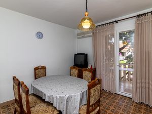 18790137-Ferienwohnung-10-Supetar-300x225-2