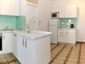 18779859-Ferienwohnung-7-Supetar-300x225-5