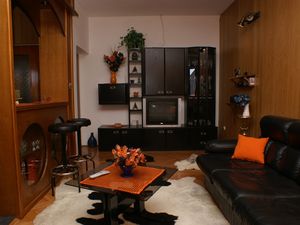 18790168-Ferienwohnung-6-Supetar-300x225-1