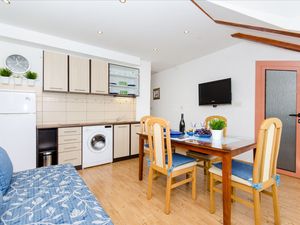 19129363-Ferienwohnung-2-Supetar-300x225-3