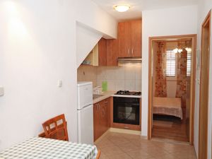 19129763-Ferienwohnung-3-Supetar-300x225-3