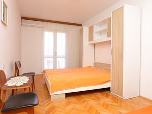 21872817-Ferienwohnung-6-Supetar-300x225-4