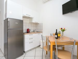 23539286-Ferienwohnung-2-Supetar-300x225-2