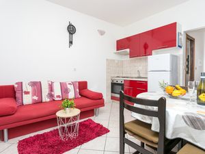 23539280-Ferienwohnung-5-Supetar-300x225-2