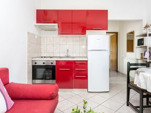 23539280-Ferienwohnung-5-Supetar-300x225-4