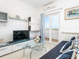 23539284-Ferienwohnung-6-Supetar-300x225-2