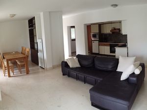 23669703-Ferienwohnung-10-Supetar-300x225-1