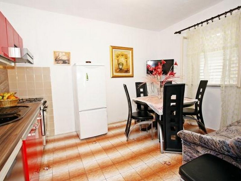 23964521-Ferienwohnung-8-Supetar-800x600-2