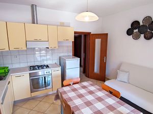 23968318-Ferienwohnung-3-Supetar-300x225-3