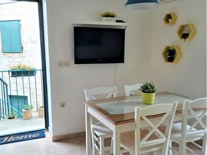 23928657-Ferienwohnung-3-Supetar-300x225-2