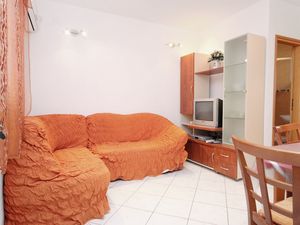 23928926-Ferienwohnung-3-Supetar-300x225-2