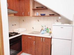 23928926-Ferienwohnung-3-Supetar-300x225-5