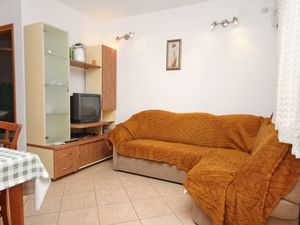 23928927-Ferienwohnung-3-Supetar-300x225-1