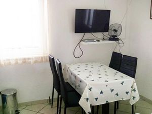 23929851-Ferienwohnung-4-Supetar-300x225-1