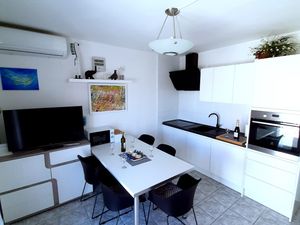 23932139-Ferienwohnung-4-Supetar-300x225-5