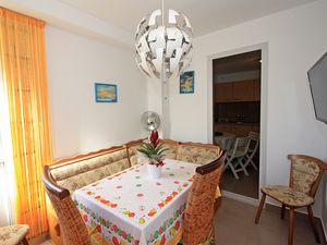 23928666-Ferienwohnung-6-Supetar-300x225-2