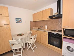 23928666-Ferienwohnung-6-Supetar-300x225-4