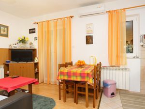 23929854-Ferienwohnung-6-Supetar-300x225-2