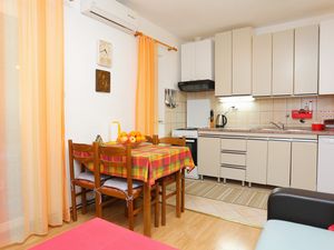 23929854-Ferienwohnung-6-Supetar-300x225-3