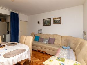 23931161-Ferienwohnung-6-Supetar-300x225-2